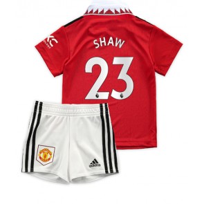 Manchester United Luke Shaw #23 kläder Barn 2022-23 Hemmatröja Kortärmad (+ korta byxor)